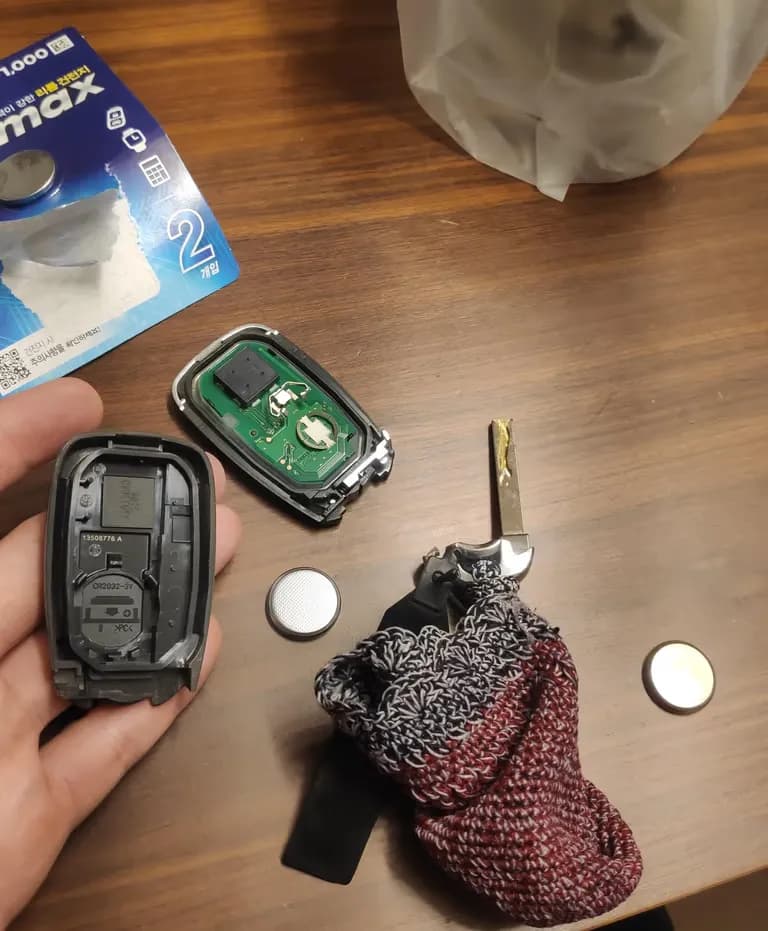 Cómo reemplazar la batería (pila) del smart key de Chevrolet-10