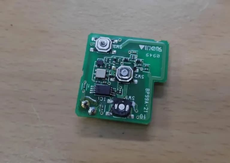 Reparación de la Llave de Control Remoto del Coche SM3 (modelo 2010)-3