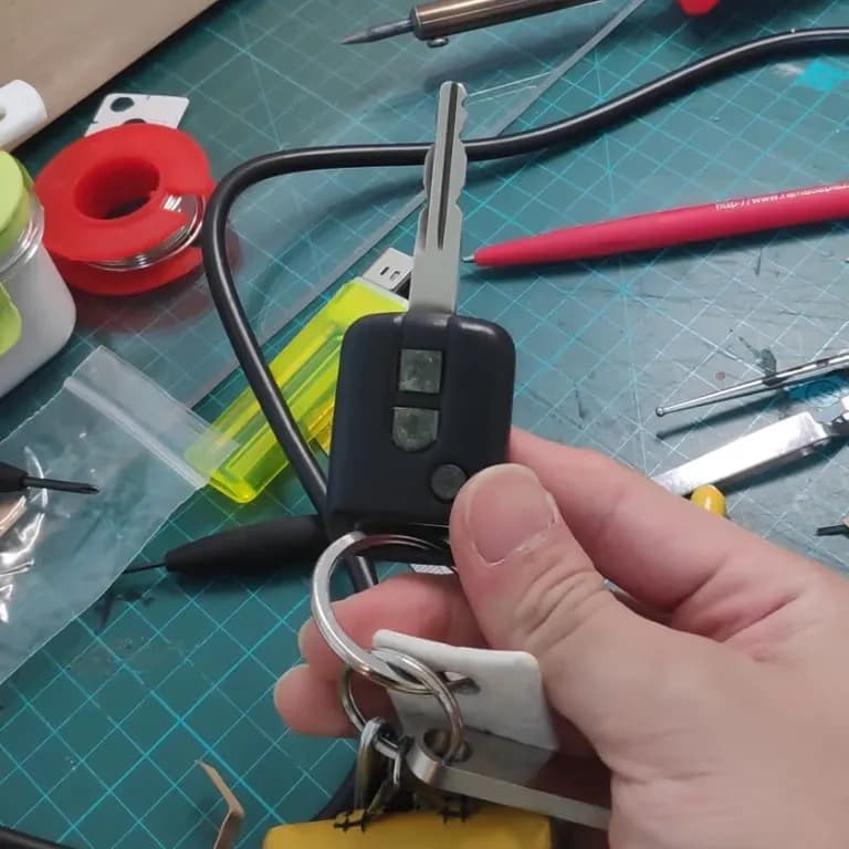 Reparación de la Llave de Control Remoto del Coche SM3 (modelo 2010)-12