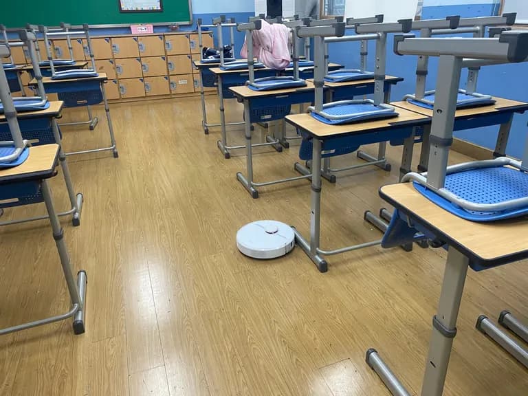 Probé un robot aspiradora en el aula de la escuela-4