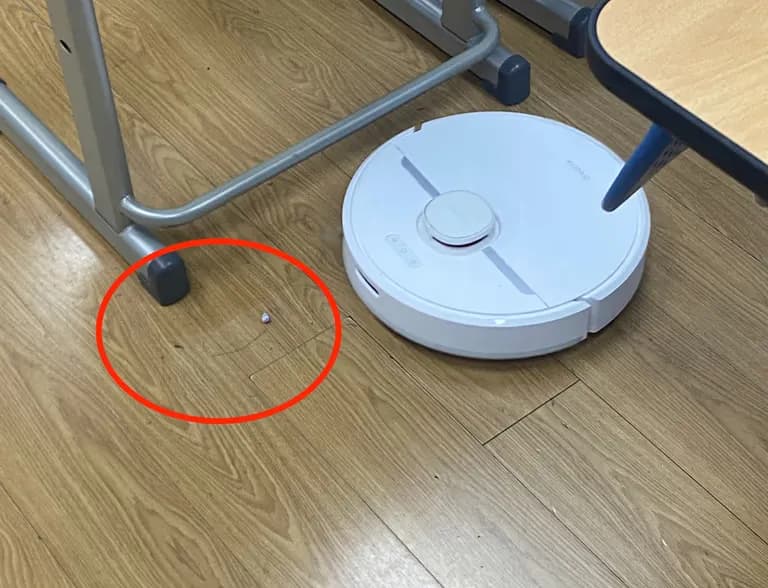 Probé un robot aspiradora en el aula de la escuela-7
