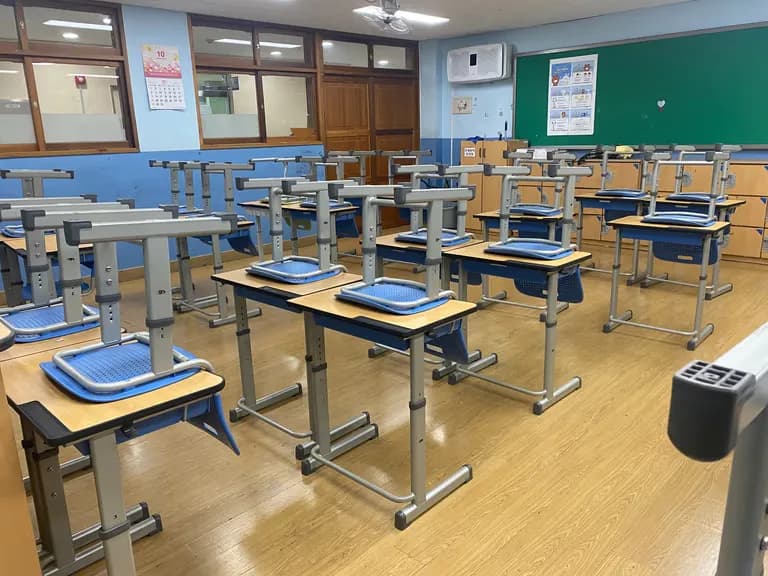Probé un robot aspiradora en el aula de la escuela-2