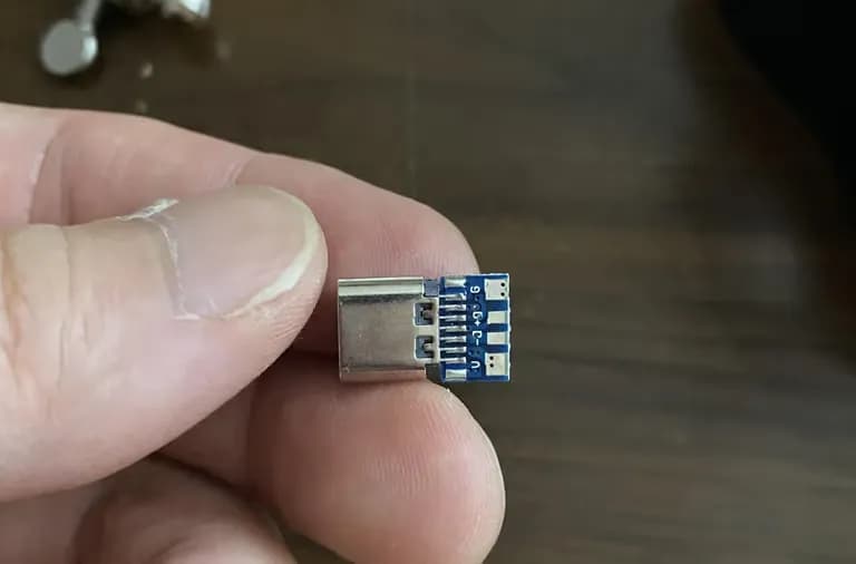 Reparación del Britz BA-C1 Plus con conector micro USB de 5 pines - Cambiándolo a tipo USB‑C-4