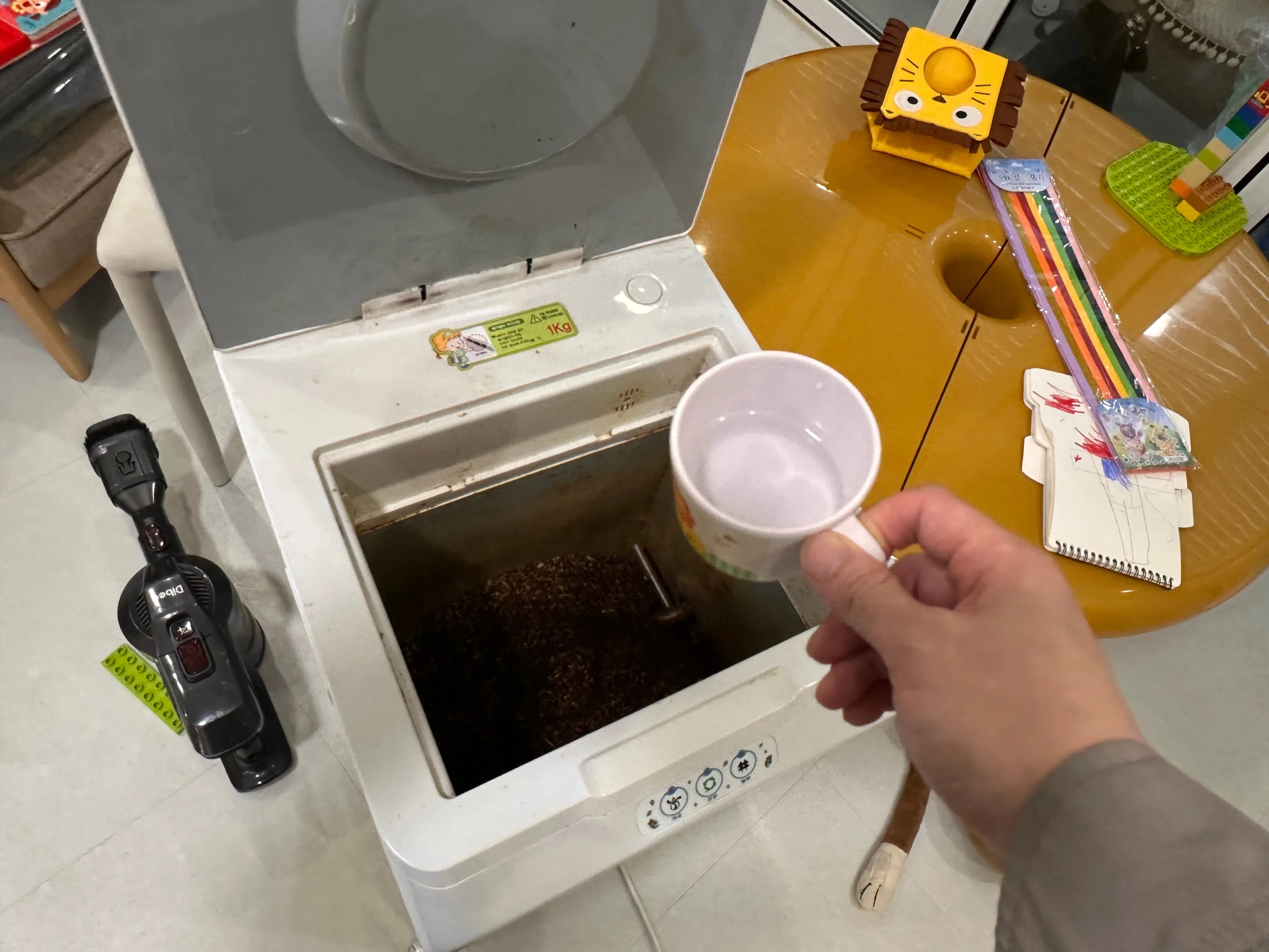 Cómo eliminar el mal olor del procesador de residuos de alimentos Milen - Sustitución de microorganismos-5