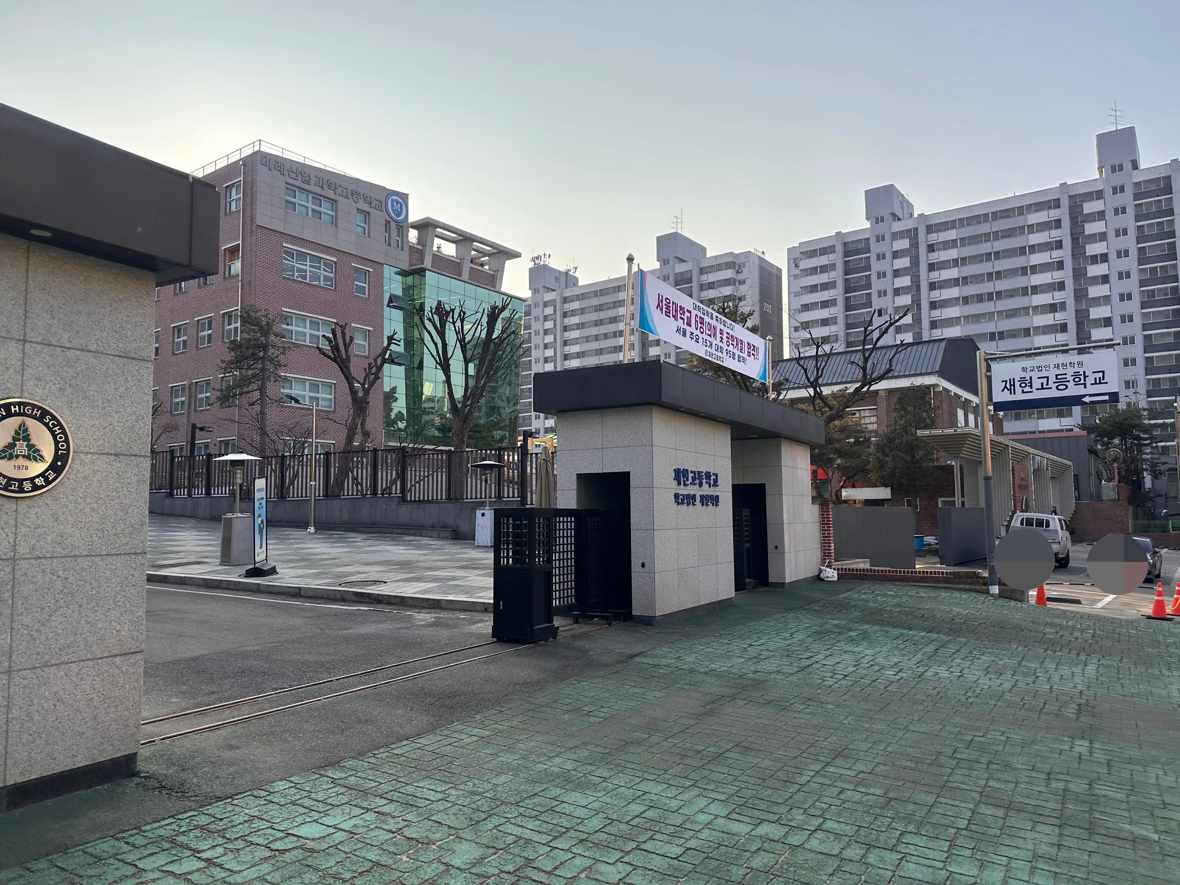 micro:bitでクモロボットをコーディングする-1