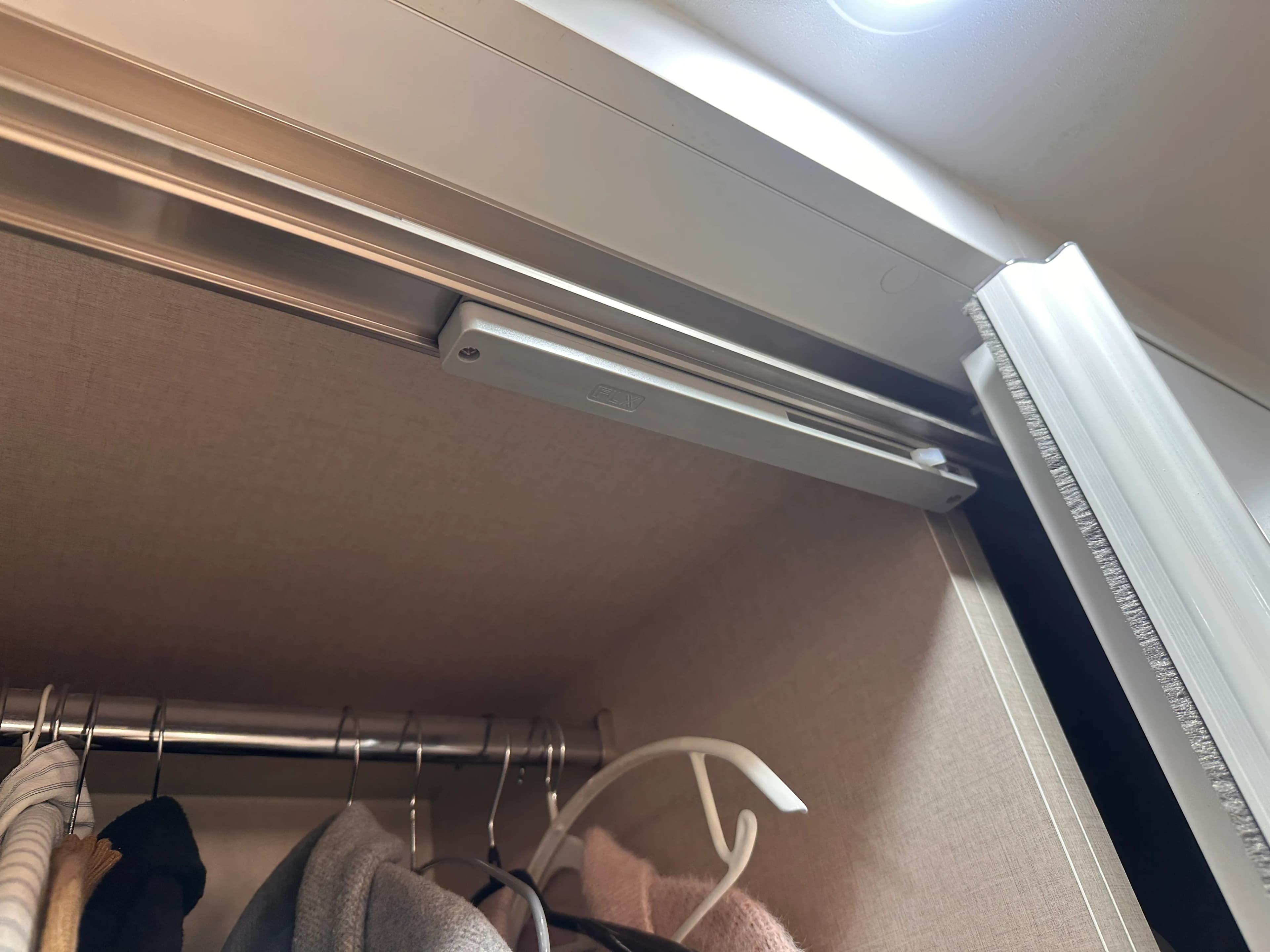 FLX 댐퍼 구입 방법 - 붙박이장 댐퍼 수리, 붙박이장 문 쾅 닫힐 때 수리-11